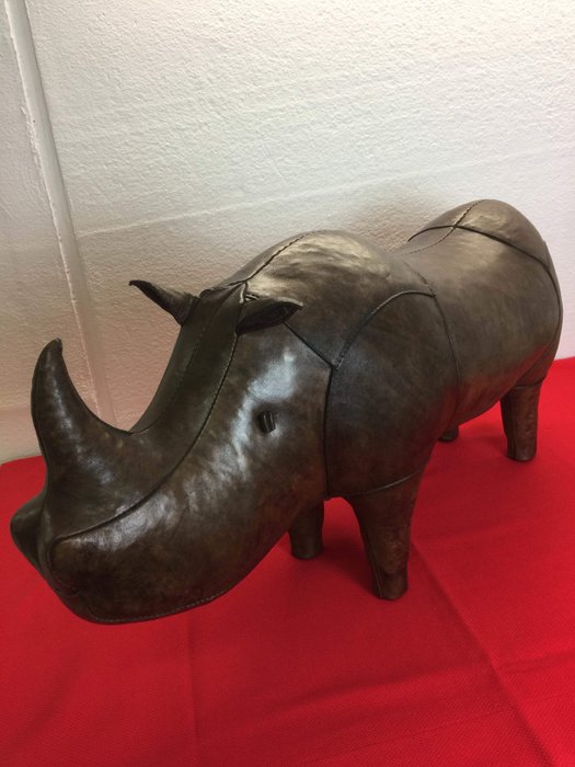 Omersa - rhinocéros en cuir
