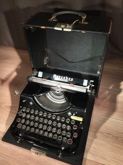 Mercedes - Machine à écrire