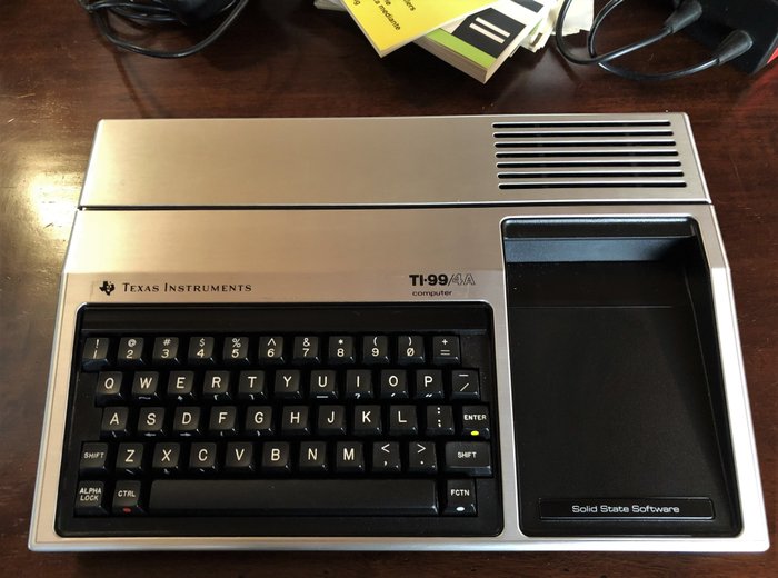 Texas Instruments TI-99/4A  - 家用電腦 - 帶原裝盒
