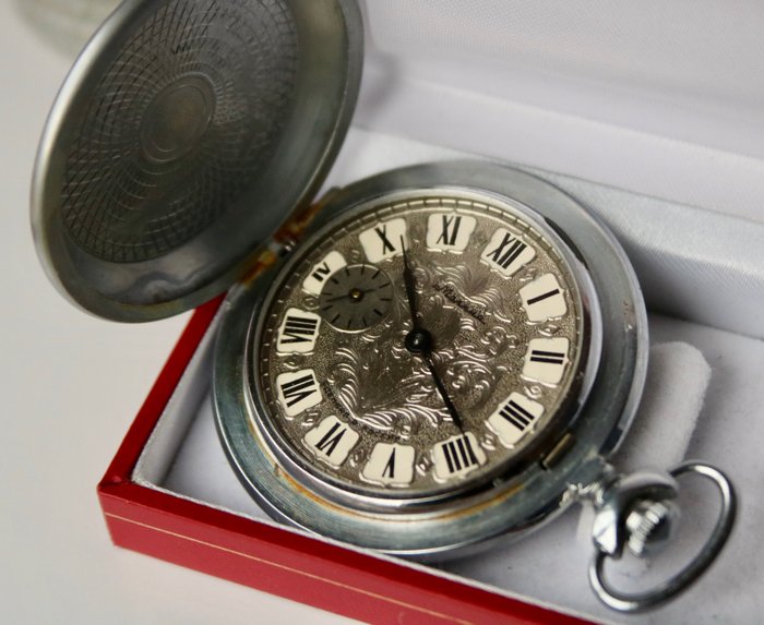 Russian "Molnija" - Vintage pocket watch with dust cover - Steel, Unknown plating inside