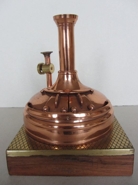 微型铜啤酒酿造水壶。 - 木, 铜, 黄铜
