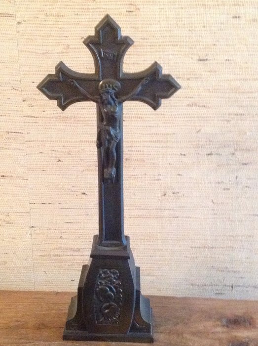 Kruzifix Made in Belgium J.M.P.C. - Zamak-Legierung