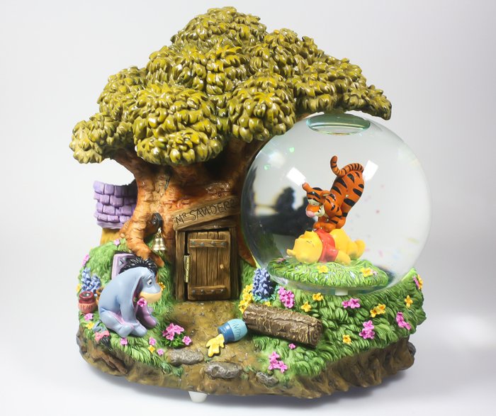 Music box music box snow globe Winnie the Pooh - plastic