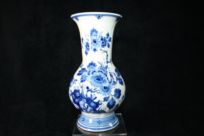 H.J.A. Weinberg - De Porceleyne Fles (Royal Delft) - Vase - Delft Blue floral decor, with pleat - Earthenware