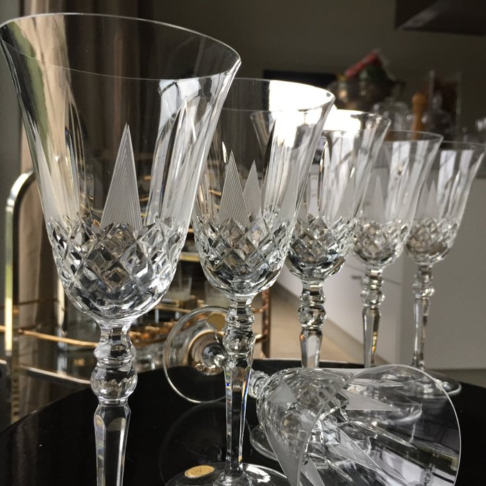 TW & CO - Crystal tulip Champagne - wine glasses 18.4cm  - Set of 6 - Diamond cut crystal, High detailed stem - Rare