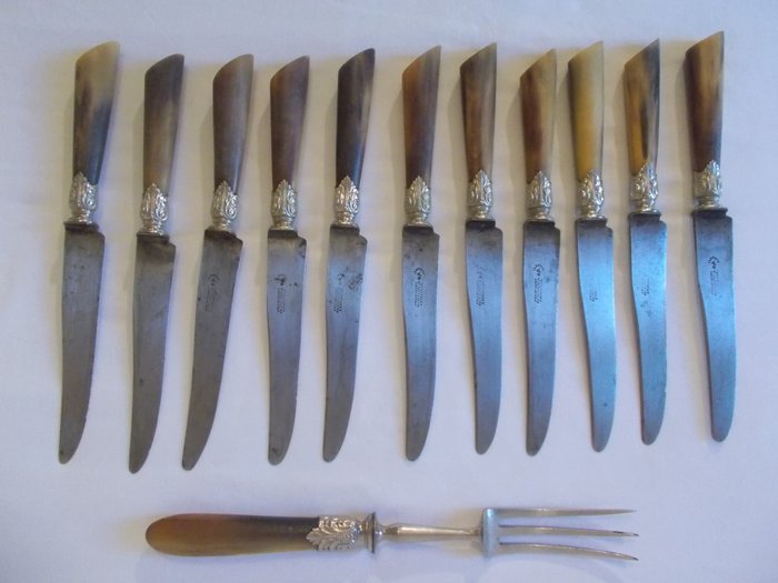 Philip Cadet. - Maître coutellerie de Marseille - 古色古香的刀, 在 corneavec 裝飾銀的袖子。 - 部分 12 - 鋼