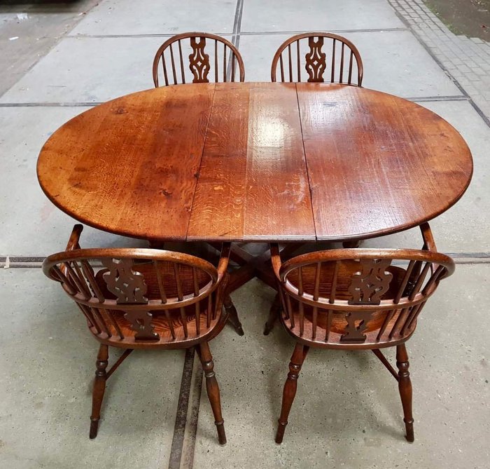Dining table with four Windsor chairs