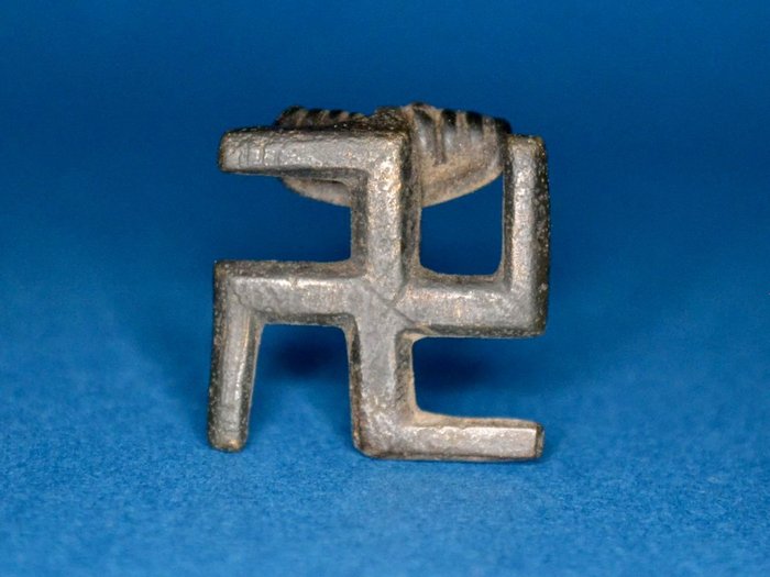 Romain antique Bronze Fibula Swastika