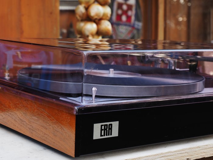 ERA 444 turntable built in France, legend of top quality with ERA arm and new Shelter MM cartridge.