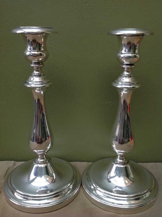Christofle  - 两个烛台 - 阿尔比模型 - 银盘 - 法国 - 1950-1999