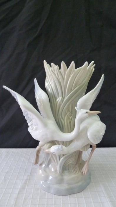 Miquel Requena - Valencia - vase with cranes - Porcelain