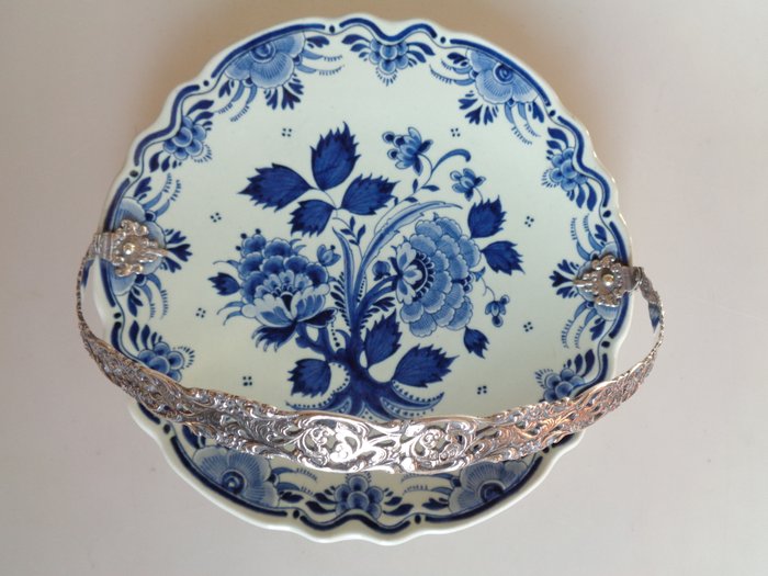 Silfor - Delft blue dish with bracket - .833 silver