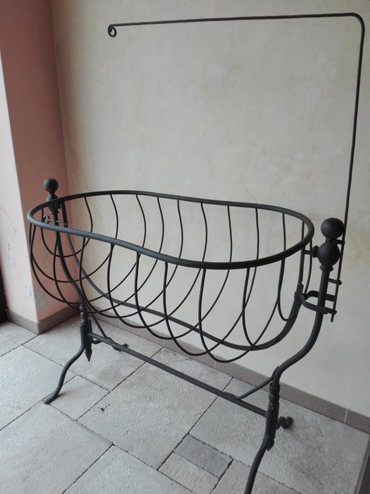 Baby cot - Iron (cast/wrought)