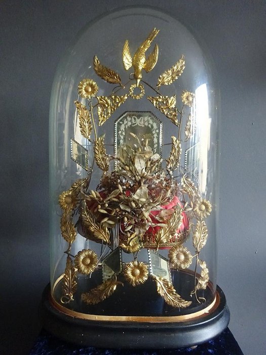 Grande campana da matrimonio soffiata a mano in stile vittoriano - vetro, legno, cera, rame dorato, raso - 1870