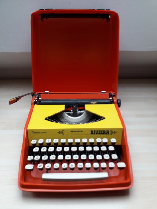 Remington Riviera Sperry Rand - Typewriter - 1