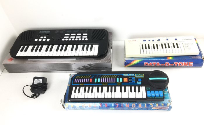 Collectie van 3 Mini-Keyboards  - Data-O-Tone 810 - Superb Sound EK-210 - Clifton SLM-37  - Mini-Tastaturen