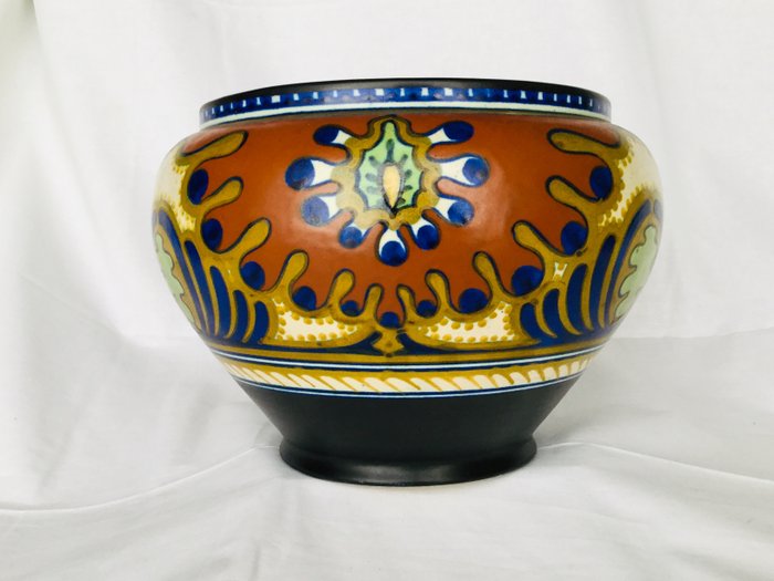 Rhodian Gouda , made in holland  - Beautiful large flowerpot "Cache-pot". - Beautiful Art deco motifs
