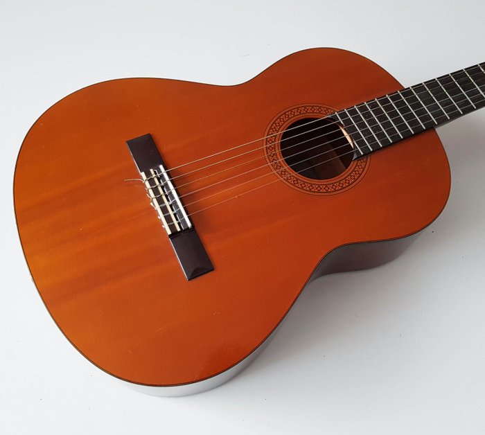 Yamaha CG-100 classical guitar