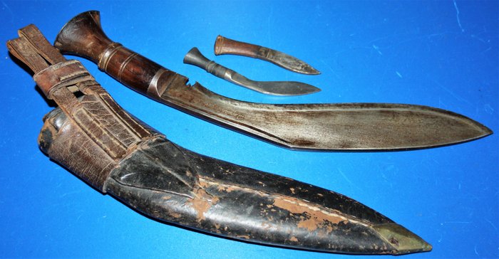 United Kingdom - Original 1945 dated Kukri, with leather scabbard, - Gurkha - knife