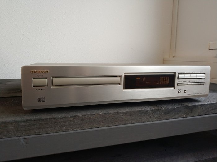 Onkyo DX-7111 compact disc player - silver - 1998