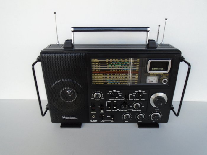 Radio SOUND MASTER SPACE COMMANDER NR-82F1 12 Band Receiver Tuner vintage TOP