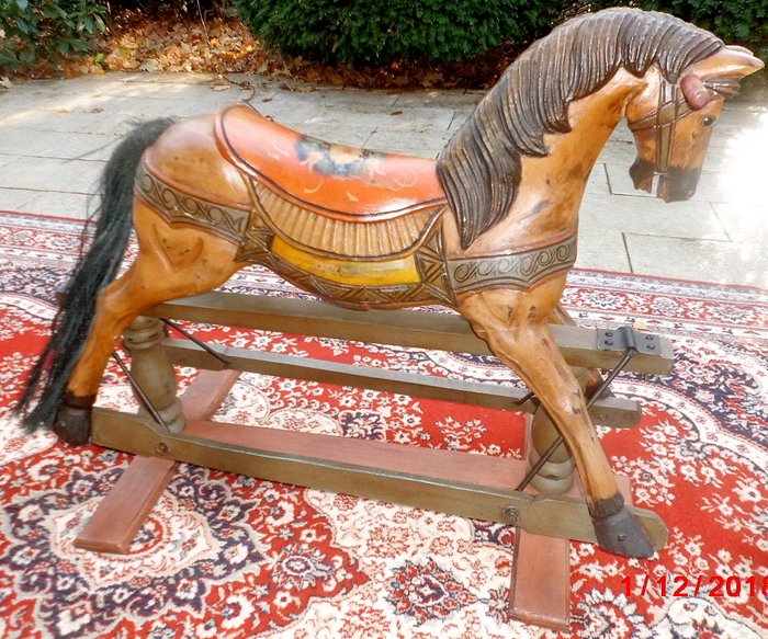 Cavalo de madeira antigo / cavalo de balanço por volta de 1890 - Madeira