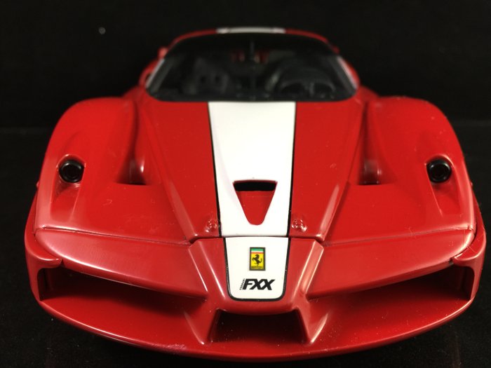 Hot Wheels - 1:18 - Ferrari XXX - Czerwony z białym pasem pośrodku