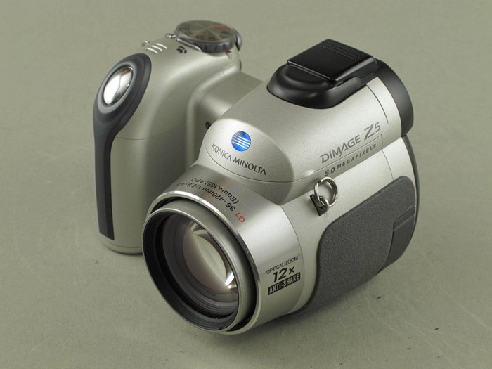 Cámara digital híbrida/ cámara compacta avanzada - Konica Minolta DIMAGE Z5