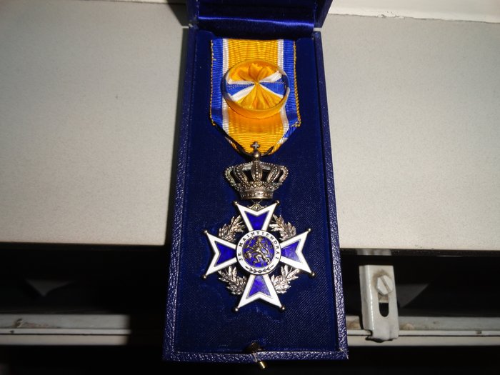 Holandia - oficer w kolejności Oranje - Nassau - Medal