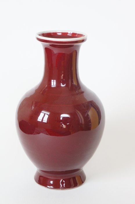 花瓶 - 牛血紅 - 陶瓷 - 中國 - 20世紀下半葉