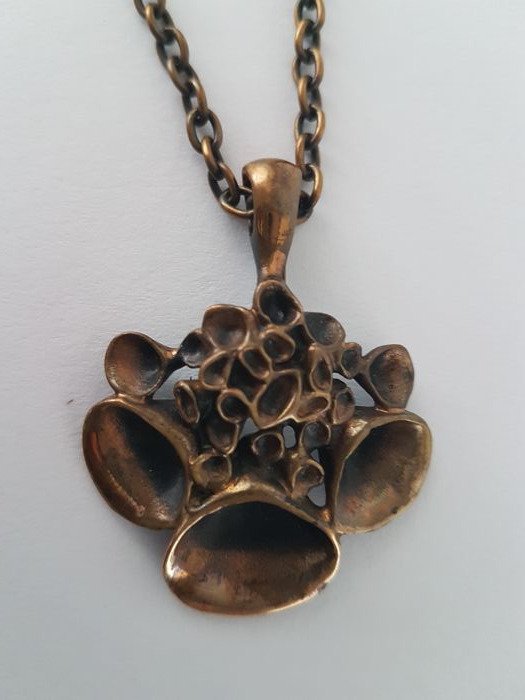 Bronze - Motif reindeer moss - Hannu Ikonen designer pendant on chain