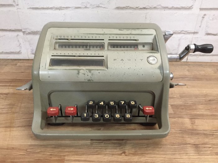 oude mechanische rekenmachine - Collectie van 1
