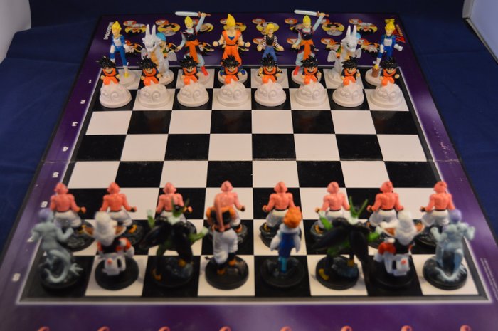 2 juegos de ajedrez: Dragonball Z & 3-D Cow Chess Game (2) - resina sintética
