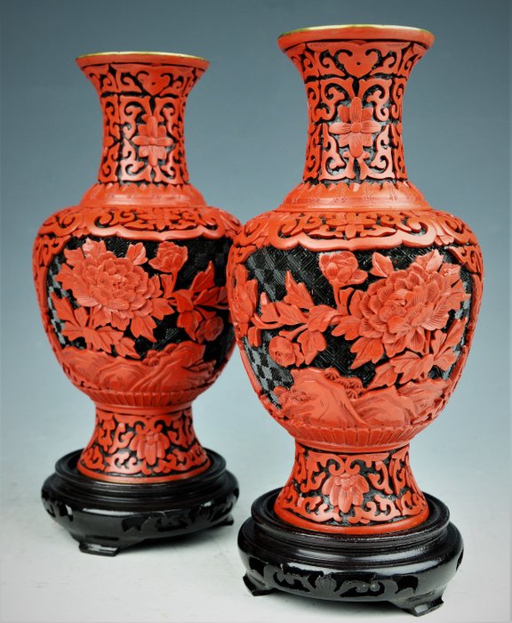 一对朱砂花瓶 - Cinnabar lacquer - 中国 - Late 20th century