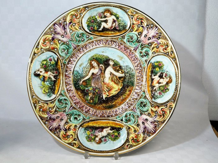 Capodimonte B.Q. - Large relief-decorated decorative plate - Ceramic