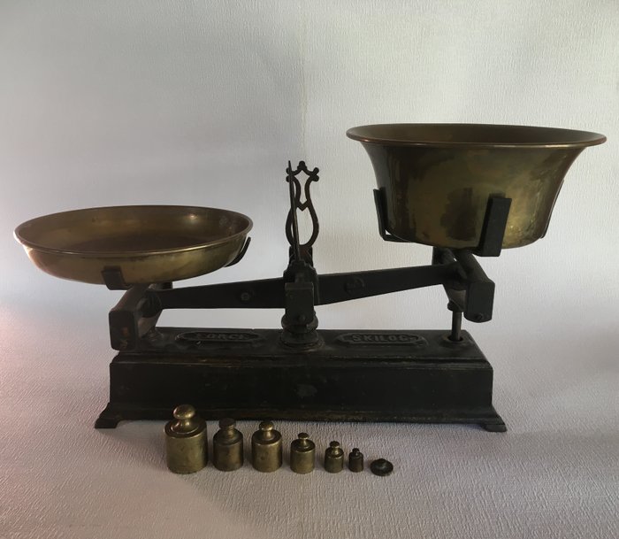 Antique cast iron scale with weights (1) - cast iron