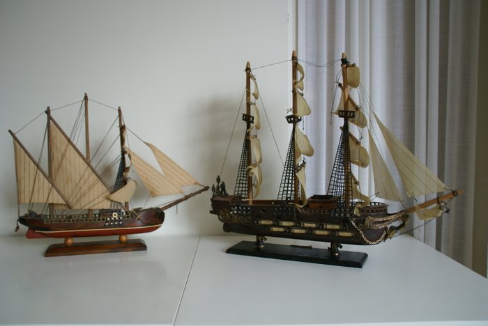 2 wooden model ships, Fragata S, XVII, Goleta XIX - 2 - Wood