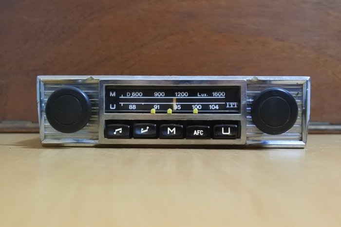 Radio pentru mașini clasice - ITT Schaub-Lorenz TS-402 Automatic FM (UKW) - 1969 