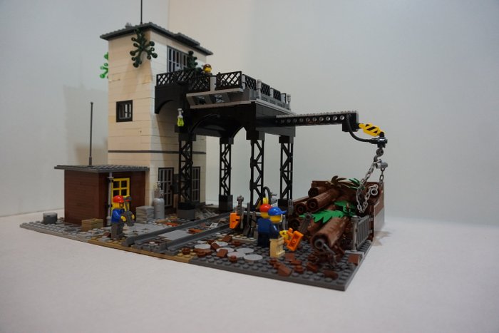 LEGO - MOC - Serração velha modular com trilho. - 2000-Presente