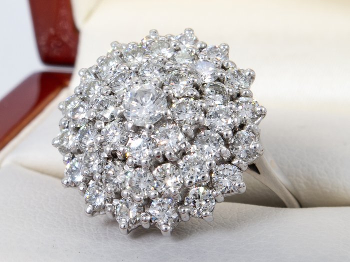 2.21ct round flower shaped diamond ring  - VVS to VS - 18K gold - No reserve price