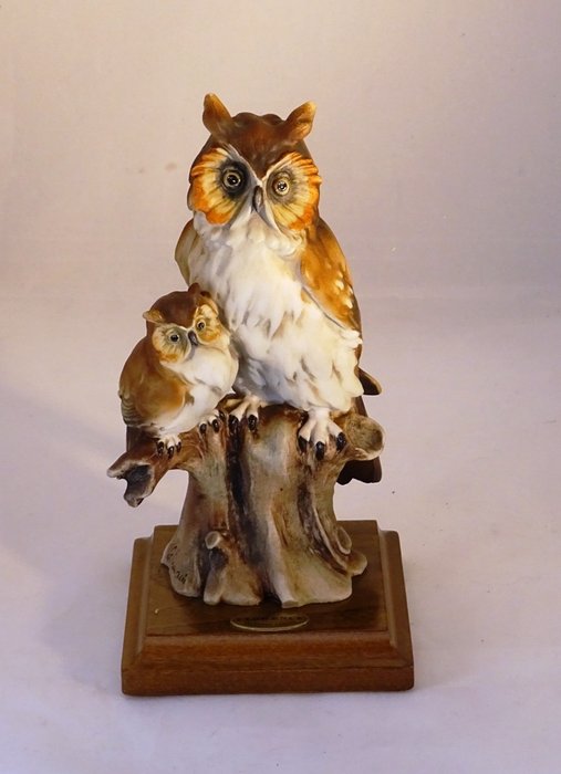 Giuseppe Armani - Figurine sculpture of an owl with young - Capodimonte