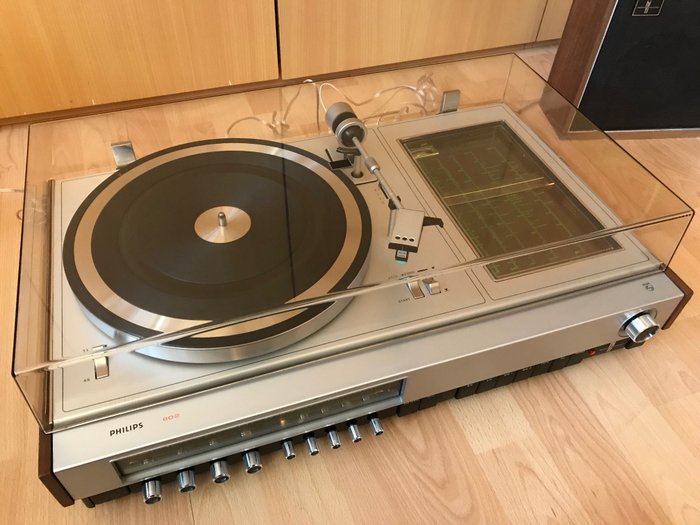 Philips Combi Amplifier Tuner Record player 22 RH802 with the matching loudspeakers Philips 22RH452