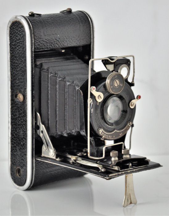 1933  FOTH   'Doppel'   Folding Camera.