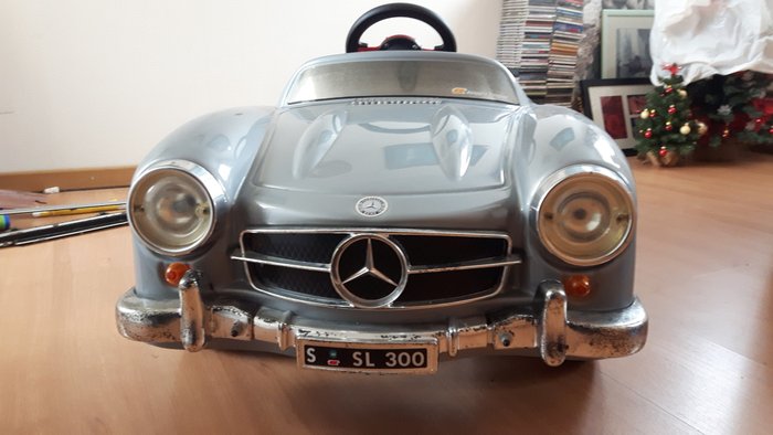 Modeller/ legetøj - Mercedes-Benz 300SL children's pedalcar (TOYSTOYS) - 1998 (1 artikler) 