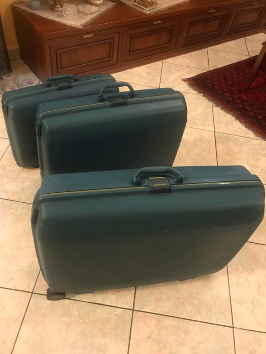 Set of three vintage Samsonite suitcases