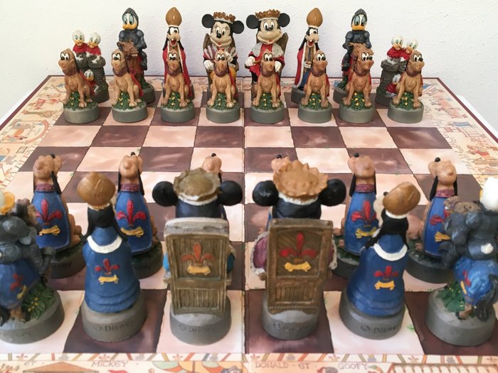 Disney chess set, heavy polystone pieces (heavy
