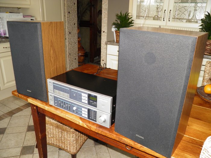 Vintage 1983 Sanyo integrated amplifier type JA-350 + tuner type JT-350L + set original Sanyo speakers