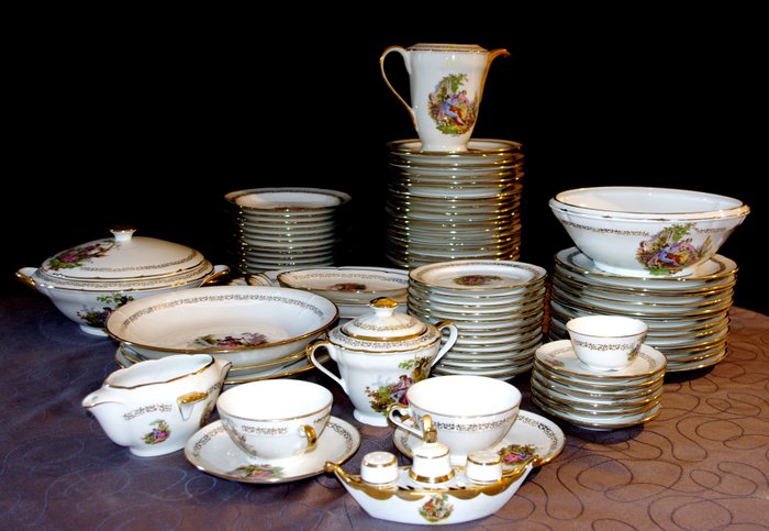 Limoges Fragonard porcelain service of 82 pieces, gold-plated.