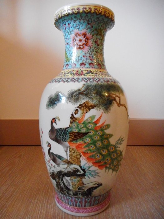 Vase en porcelaine de Jingdezhen - Chine - Deuxième moitié du XX siècle