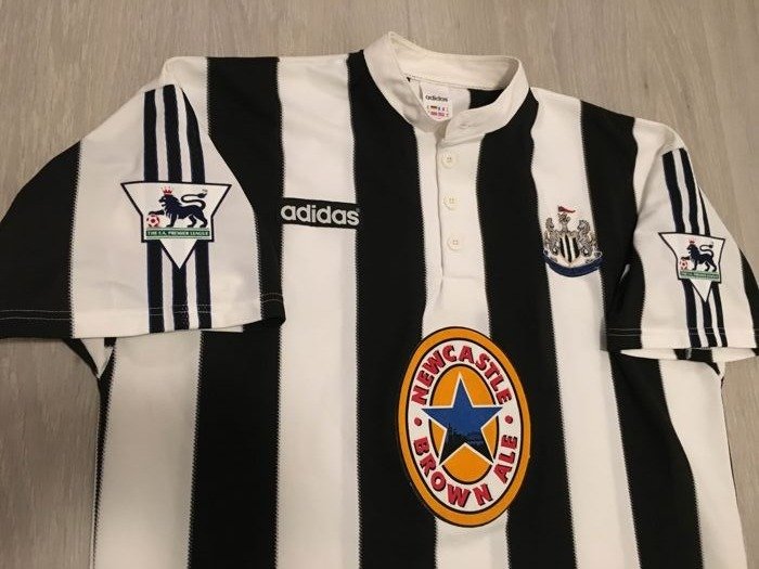 Retro Alan Shearer - Newcastle United - Home Shirt - 96 - 97.